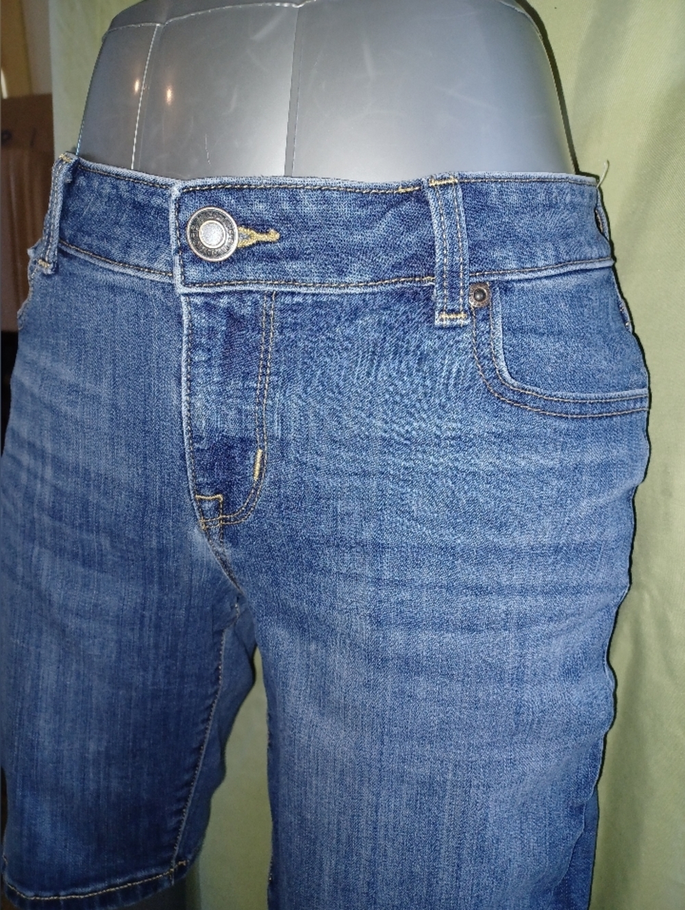 Maurices Mid Rise Bermuda Length Blue Denim Jean Shorts - Picture 2 of 6